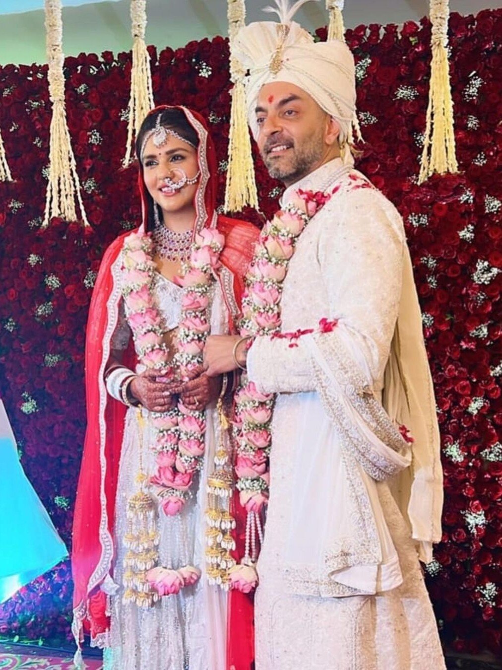 40 साल की एक्ट्रेस ने रचाई दूसरी शादी, दो बच्चों के पिता संग लिए सात फेरे, Photos