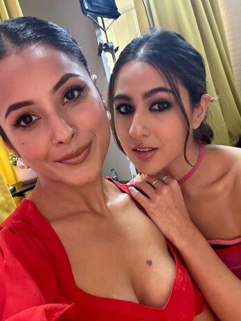 पर्दे के पीछे सारा संग रोमांटिक हुईं शहनाज, बोलीं- मेरी तो लिपस्टिक गई, फिर शर्म से लाल हुआ चेहरा!