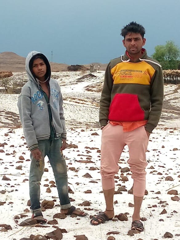 बारिश के साथ गिरे ओले, MP के खरगोन में कश्मीर जैसा नजारा