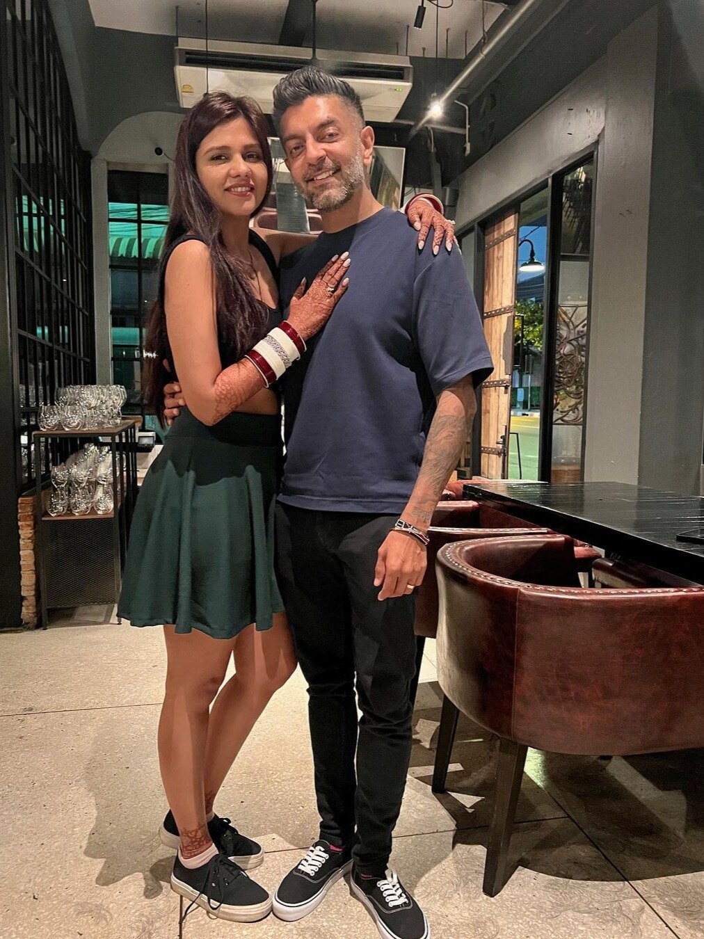 'औरतें साड़ी पहनती हैं', हनीमून पर स्कर्ट पहनने पर ट्रोल हुईं दलजीत, लोगों ने याद दिलाया पहला पति