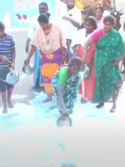 डेयरी किसानों ने सड़क पर क्यों बहा दी दूध की नदियां?  