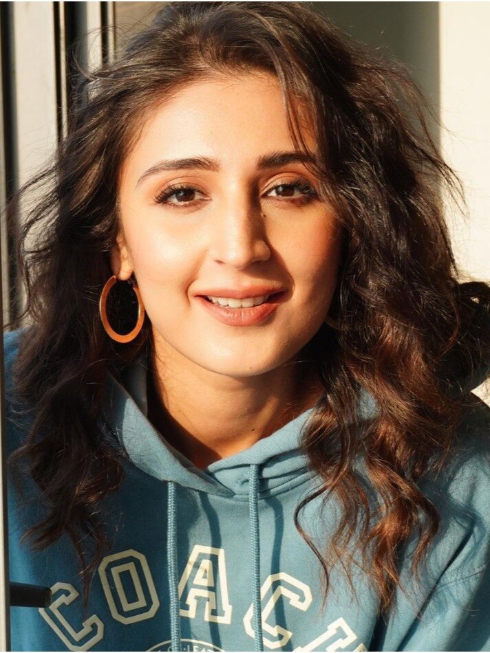 स्कूल में हुई फैटशेम, सिंगर को इवेंट के दौरान गाने से रोका, लगे व्यूज खरीदने के इल्जाम