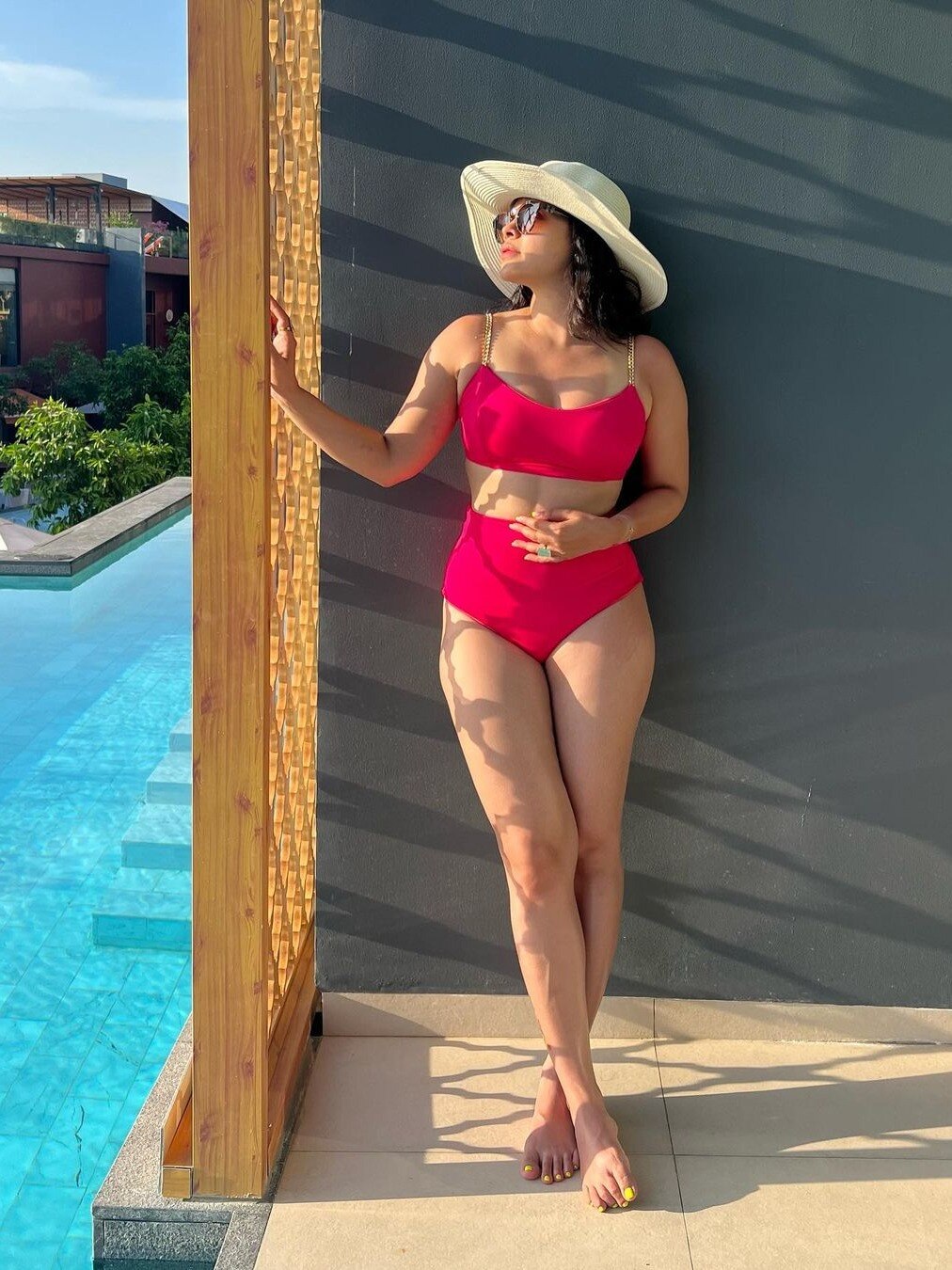 बदल गया कपिल की ऑनस्क्रीन पत्नी का अंदाज, बिकिनी में दिखीं ग्लैमरस, फैंस हुए फिदा 