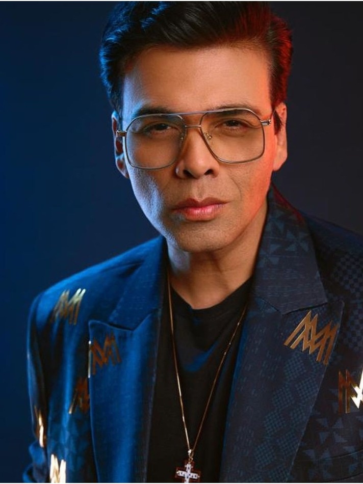 एयरपोर्ट पर रैम्प वॉक करने निकले करण जौहर? सिक्योरिटी चेक कराना भूले