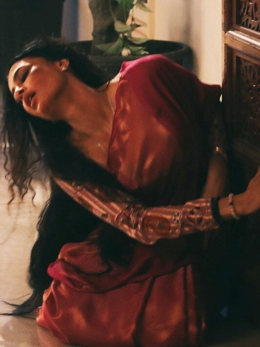 बेसुध हाल में पॉपुलर एक्ट्रेस, बेहोश होकर गिरीं! यूजर्स बोले- बॉयफ्रेंड ने घर से निकाला?