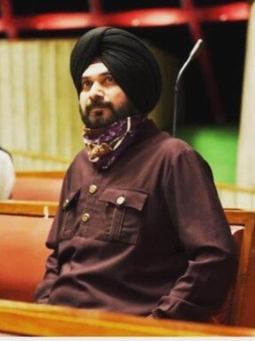 पत्नी का घंटों धूप में इंतजार करते थे सिद्धू, शादी की 'हां' के लिए खूब बेले पापड़