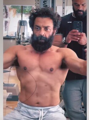 54 की उम्र में बॉबी देओल बना रहे 6 पैक एब्स, गजब का दिख रहा ट्रांसफॉर्मेशन