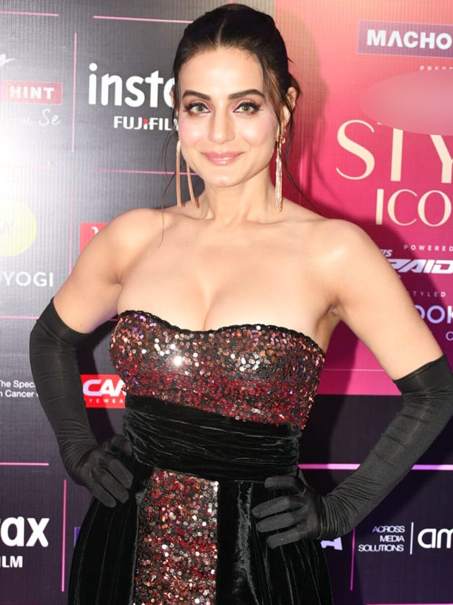 ऑफ शोल्डर ड्रेस में 'गदर 2' की 'सकीना' ने लूटी महफिल, दीवाने हुए फैन्स