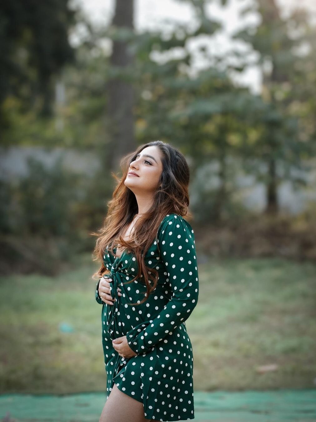 प्रेग्नेंसी के 8वें महीने में मशहूर एक्ट्रेस का चलना हुआ मुश्किल! शादी के 10 साल बाद बनने जा रही मां