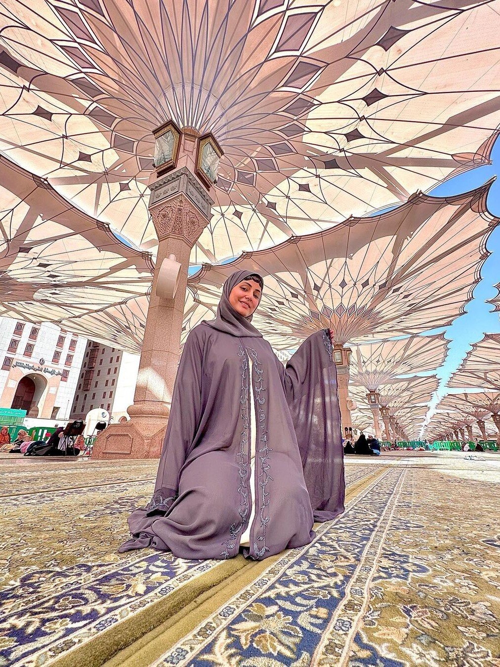 मस्जिद में मशहूर टीवी एक्ट्रेस का फोटोशूट, हिजाब में दिखा नो मेकअप लुक, सादगी पर हो जाएंगे फिदा