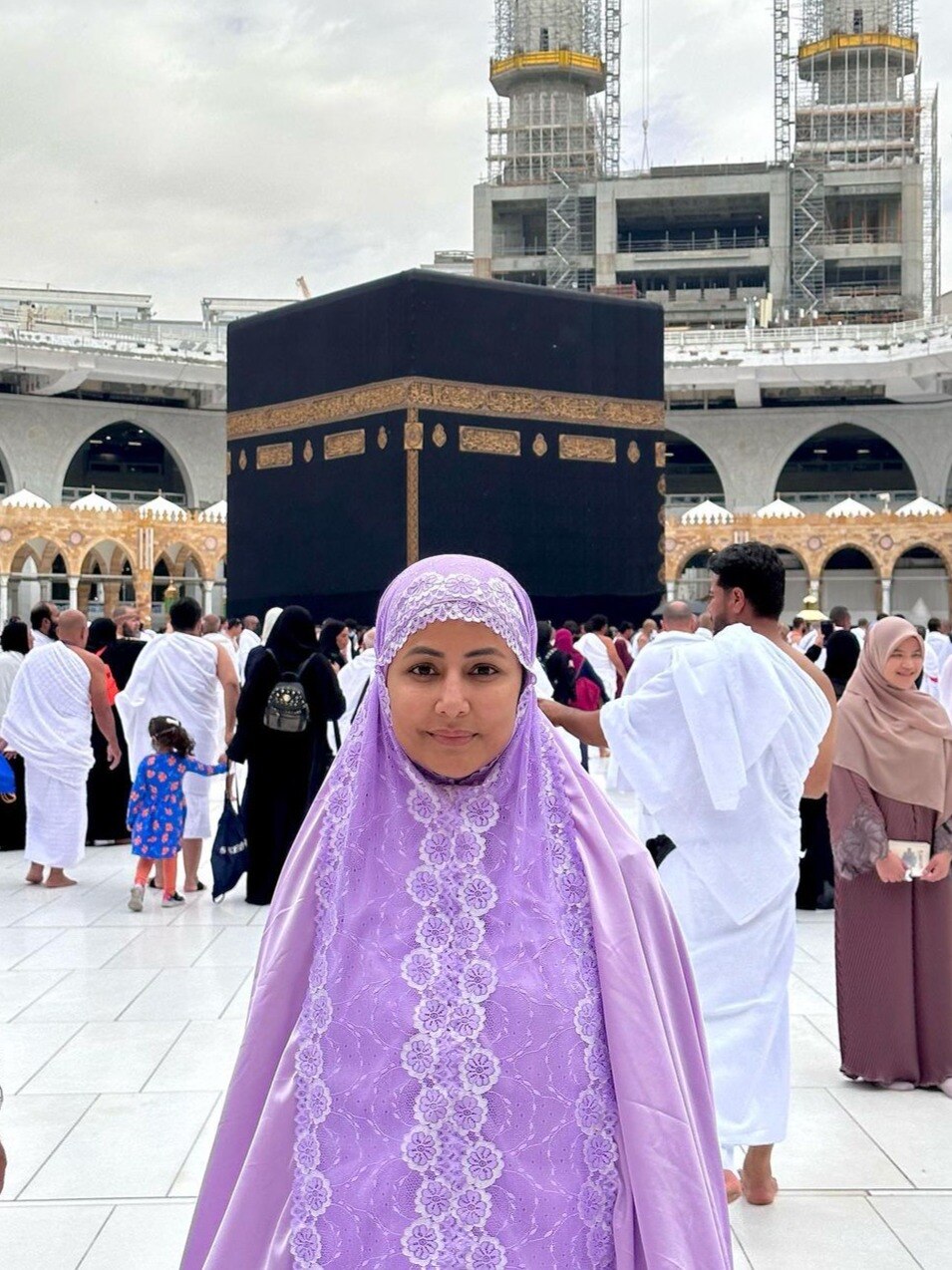 घर लौट रही थीं हिना, फरिश्ते ने पूरा कराया उमराह, एक्ट्रेस ने ट्रोर्ल्स को दिया जवाब