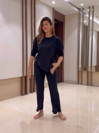 जबरदस्त भांगड़ा करती हैं 'कच्चा बादाम गर्ल', वीडियो देख फैन्स के उड़े होश!