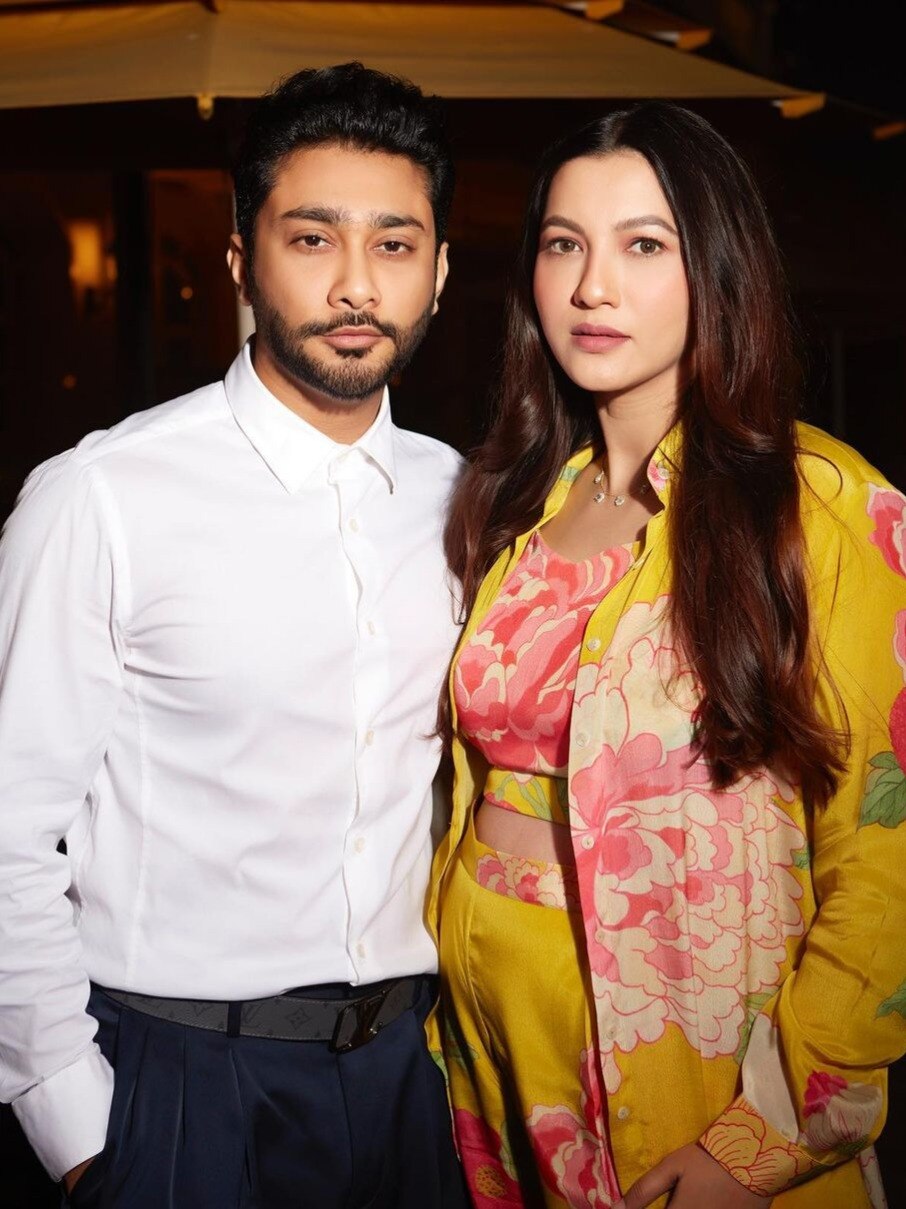  प्रेग्नेंट एक्ट्रेस ने पति संग किया रोमांटिक डांस, पर हो गई ट्रोल, लोग बोले- रमजान का लिहाज करो