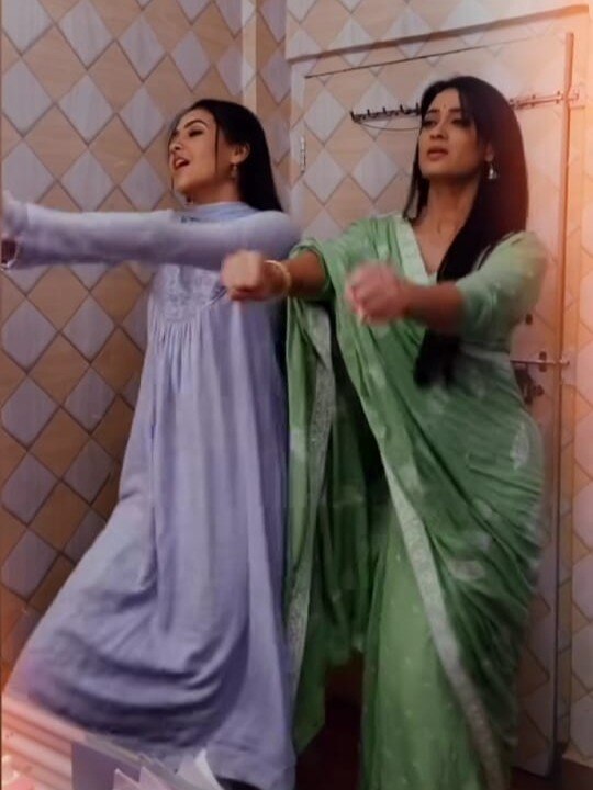 43 की श्वेता ने मेकअप रूम में लगाए ठुमके, ग्रीन साड़ी में देख फैन्स बोले- तुमसे शादी हो जाए...