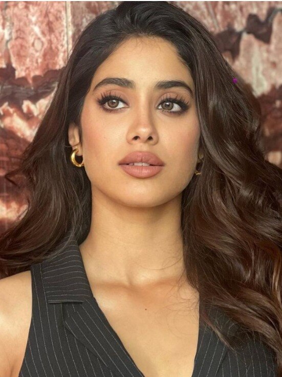 जाह्नवी कपूर ने 'पर्सनल फोटो' की शेयर, ट्रोल्स ने दे डाली शादी करने की सलाह