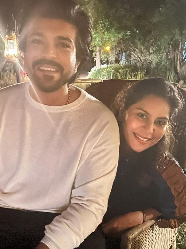 पत्नी की गोद में बैठे नाटू-नाटू स्टार राम चरण, रोमांस देखकर फिदा हुए फैंस