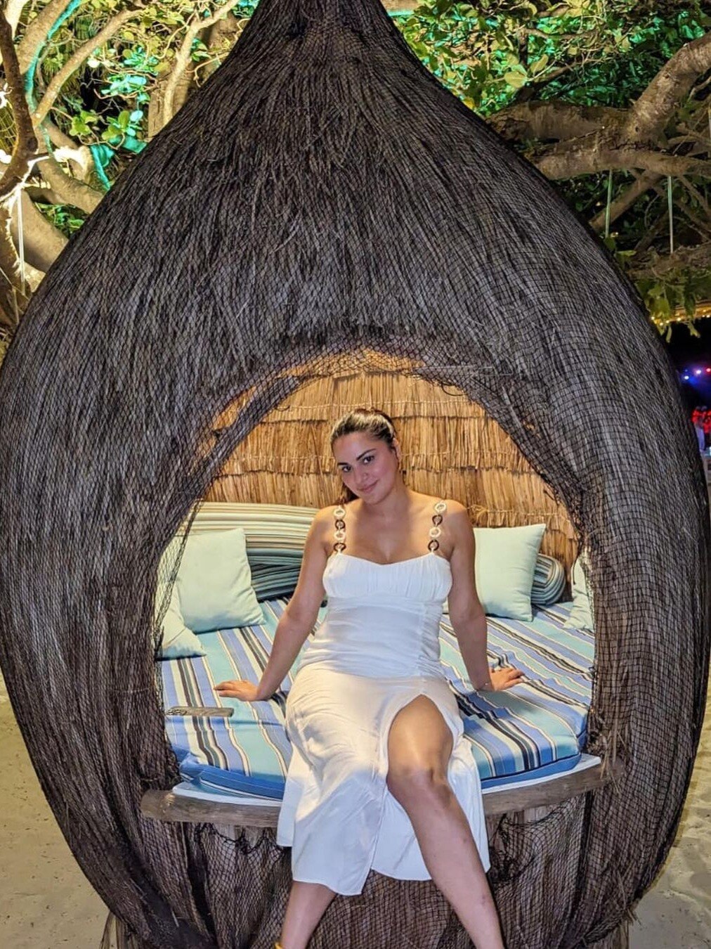 थाई हाई स्लिट ड्रेस में 'कुंडली भाग्य' फेम एक्ट्रेस, हुई ट्रोल, यूजर्स बोले- मोटी हो गई