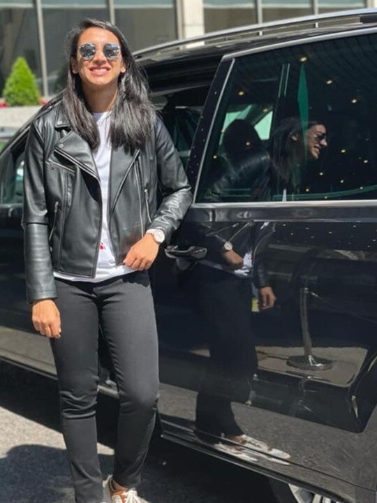 স্মৃতির গ্যারেজে বিলাসবহুল গাড়ির ছড়াছড়ি