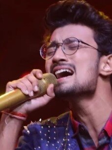 पैदा होते ही जिसे मां ने छोड़ा, इंडियन आइडल से बना रातोरात स्टार, जीतेगा ट्रॉफी?