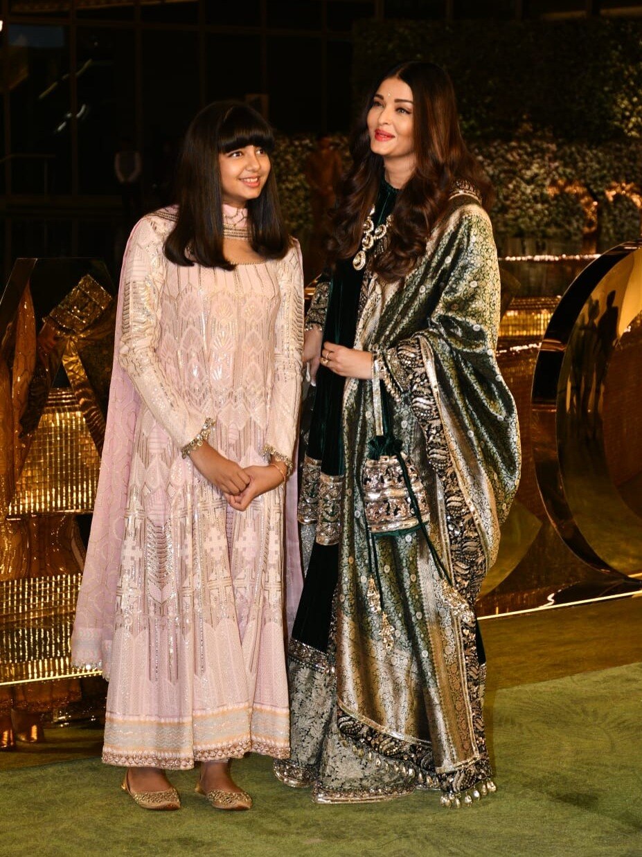 अंबानी परिवार के इवेंट में पहुंचीं ऐश्वर्या, आराध्या के क्यूट अंदाज ने लूटी लाइमलाइट