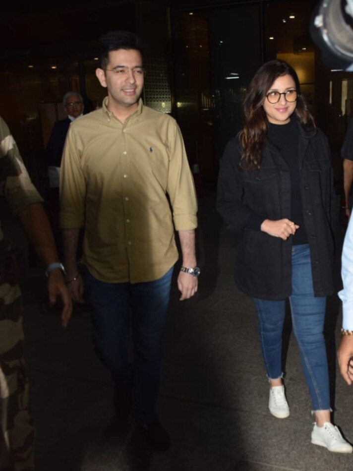 राघव चड्ढा संग बढ़ रहीं परिणीति की नजदीकियां, एयरपोर्ट पर दिखे साथ, बहन प्रियंका से मिलने आए मुंबई?