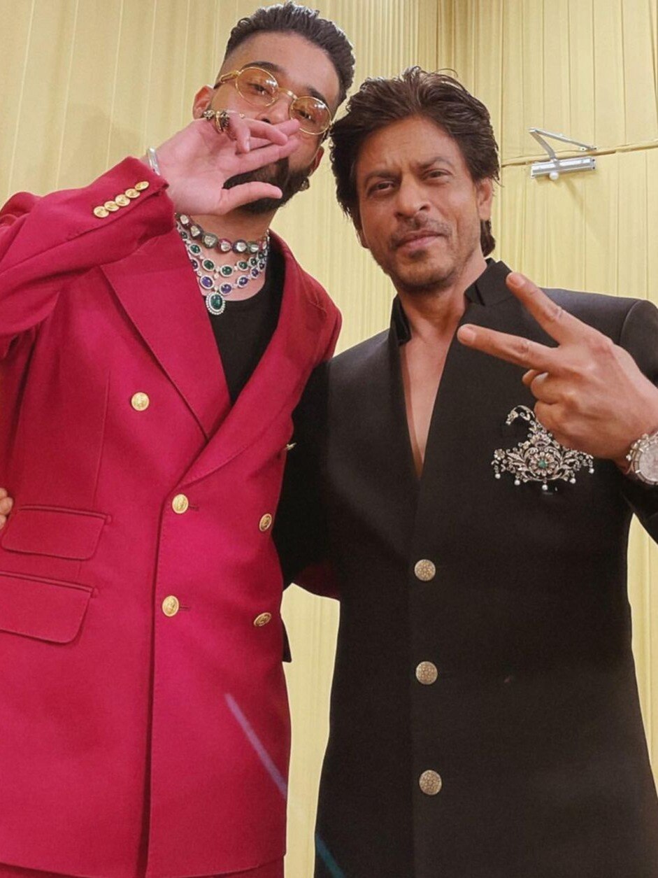अंबानी की पार्टी में झूमे बॉलीवुड के 'पठान', शाहरुख की परफॉरमेंस देख फैंस बोले- हमें मार डाला