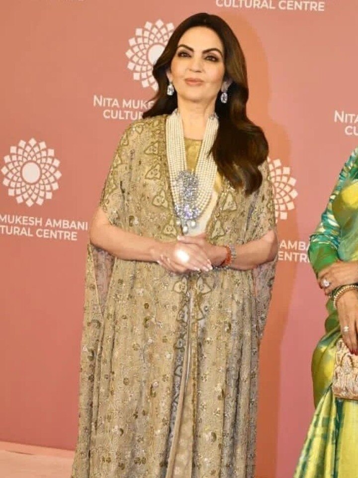 नीता अंबानी के इवेंट में स्टार्स को खाने मिले बढ़िया पकवान, वायरल हुई थाली की फोटो