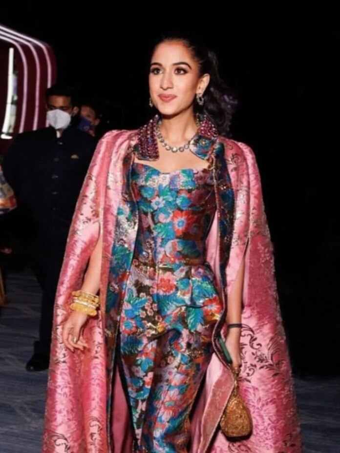 नीता अंबानी के इवेंट में राधिका ने लूटी लाइमलाइट, जम्पसूट में दिखा स्टाइलिश अंदाज