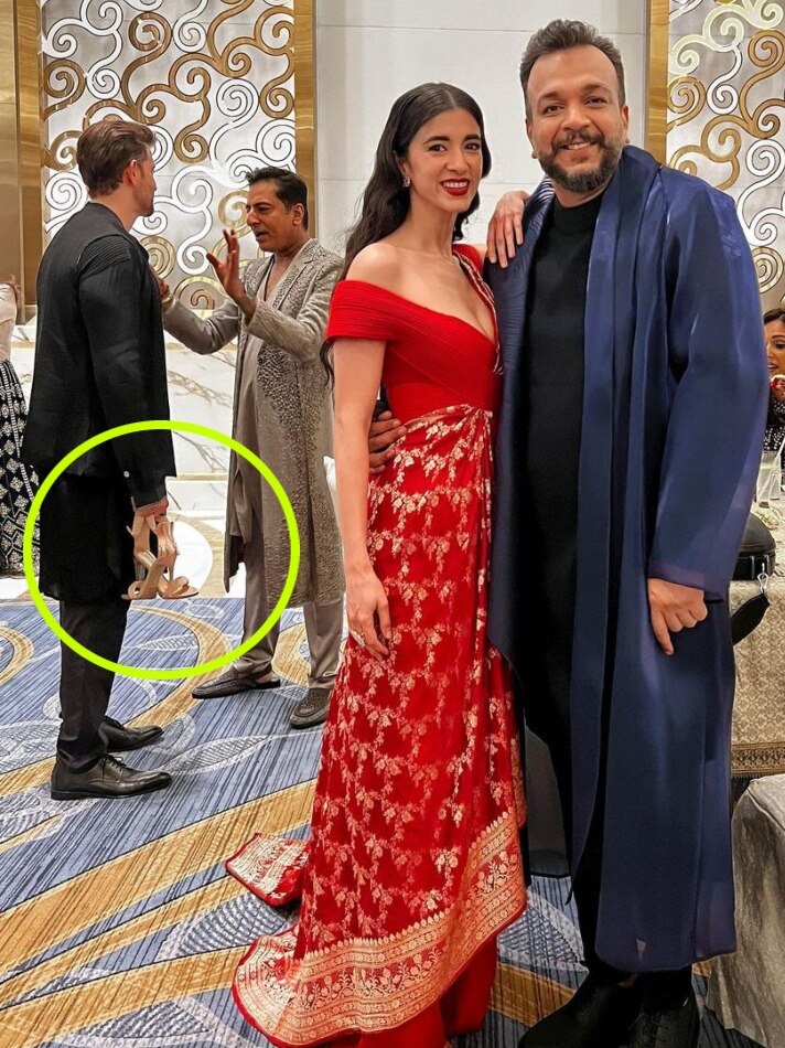 अंबानी के घर जश्न, गर्लफ्रेंड की सैंडल हाथ में लेकर घूमते दिखे ऋत‍िक रोशन