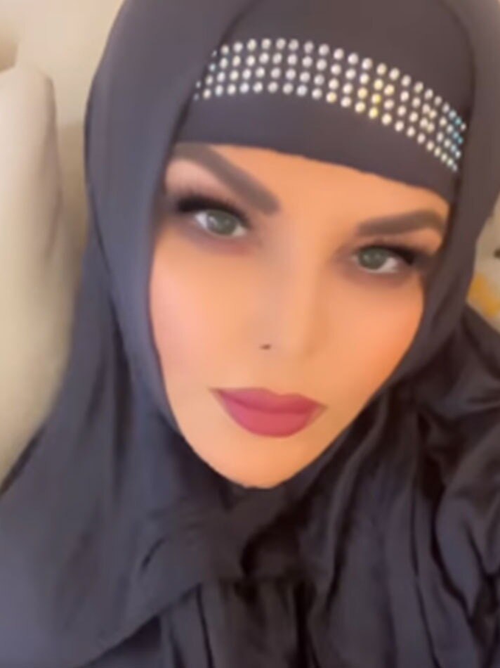 ब्लैक पैंट-कुर्ता पहनकर राखी ने पढ़ी नमाज, हुईं ट्रोल, यूजर्स बोले- ढंग के कपड़े पहनो