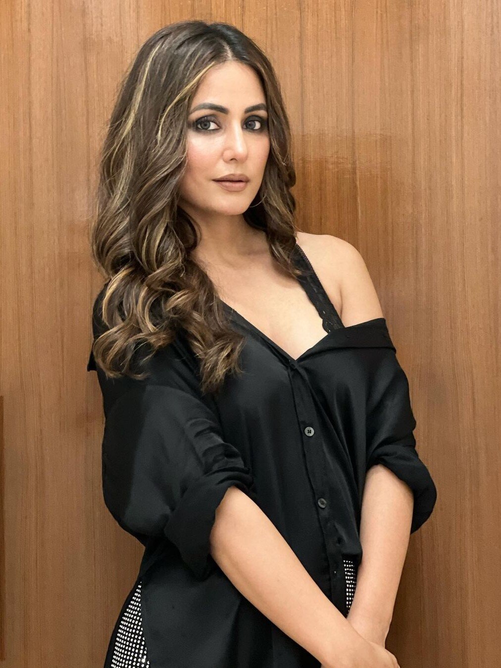 उमराह के बाद एक्ट्रेस ने दिखाई अदाएं, दिए सेंसुअस पोज, हुईं ट्रोल