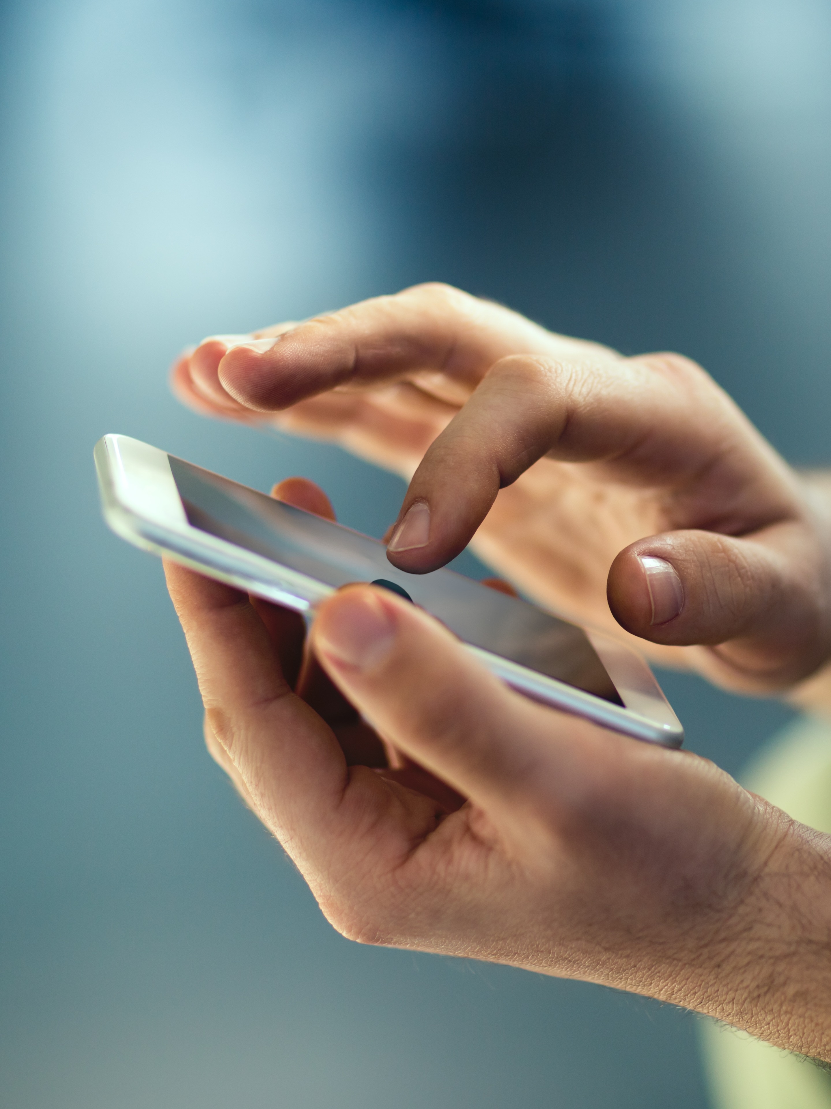 এই ভুলে ফোন থেকে ফাঁস হতে পারে গোপন ছবি!  