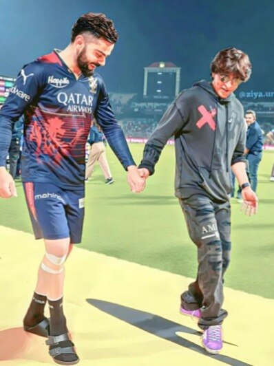 शाहरुख ने पहनी आर्यन की टी-शर्ट, कोहली संग मैदान पर किया 'झूमे जो पठान'