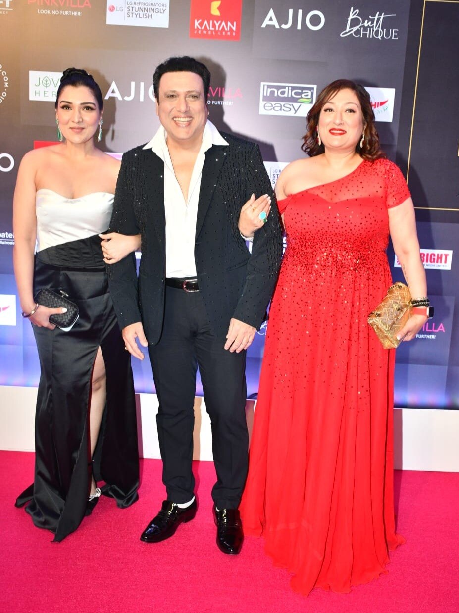 गोविंदा पर गई है बेटी टीना! हाथ थामकर ली धांसू एंट्री, फैन्स बोले- स्माइल सेम है