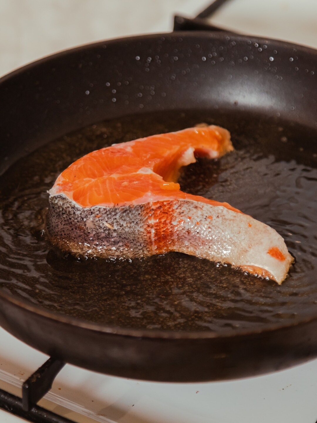 মাছ ভাজতে গিয়ে ভাঙছে? রইল টিপস