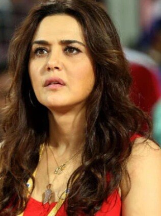 अनजान महिला ने किया प्रीति जिंटा की बेटी को Kiss, गुस्से में एक्ट्रेस, सुनाई आपबीती