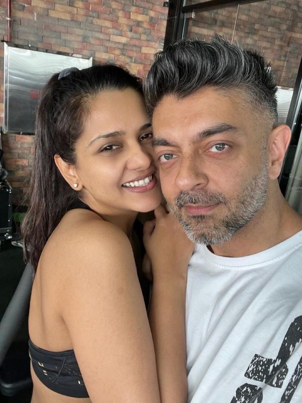 पति-बेटे संग जंगल में चिल कर रहीं दलजीत, फ्लॉन्ट किया सिंदूर-चूड़ा, क्यों हुईं ट्रोल?