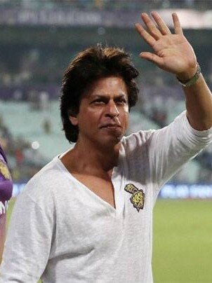 মেসি-রোনাল্ডোকে হারিয়ে দিলেন SRK!