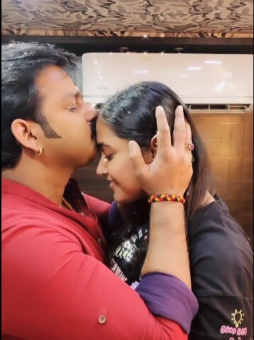 पवन सिंह को तीसरी बार हुआ प्यार? एक्ट्रेस को किया 'KISS', Video