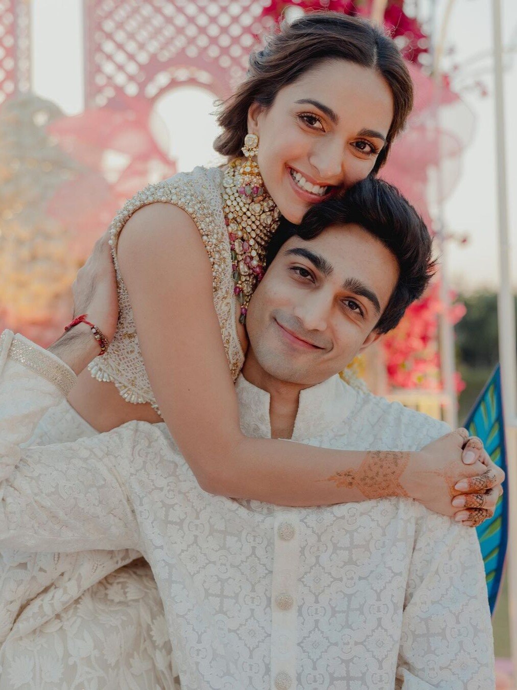 कियारा ने दिखाई शादी के अनदेखे पलों की झलक, भाई संग आईं नजर