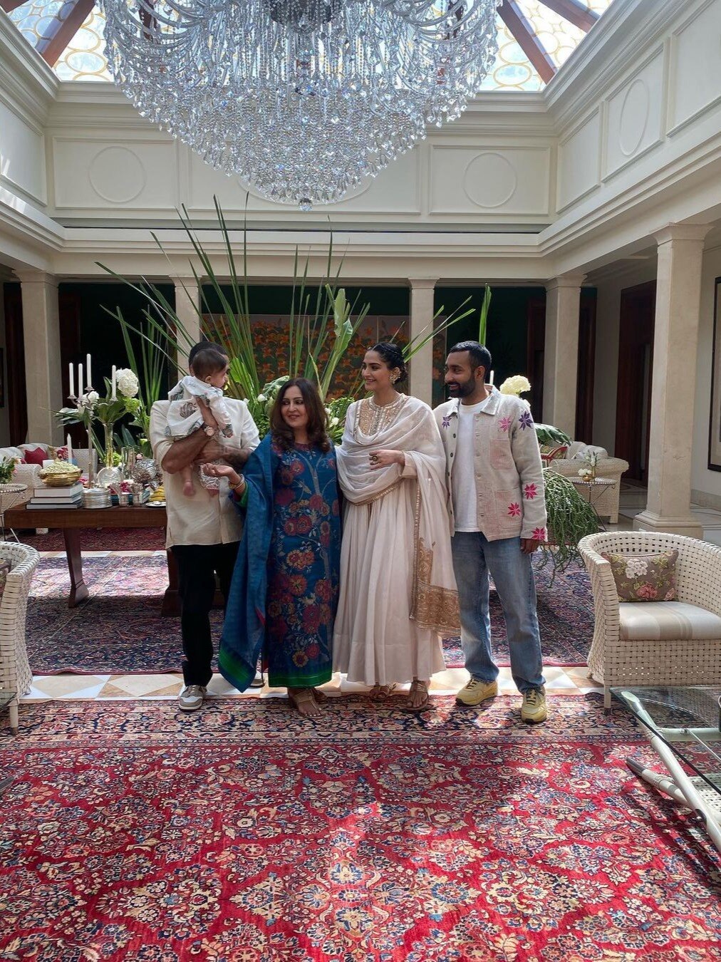 राजमहल से कम नहीं सोनम का ससुराल, कीमत 173 करोड़, देखें इनसाइड फोटोज