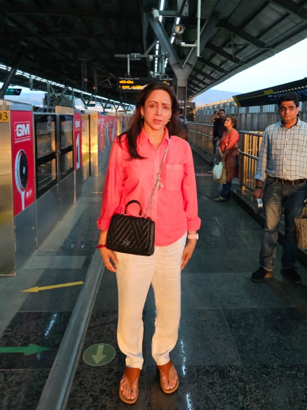 Hema Malini takes Mumbai metro, auto to beat traffic; shares her 'wonderful experience'