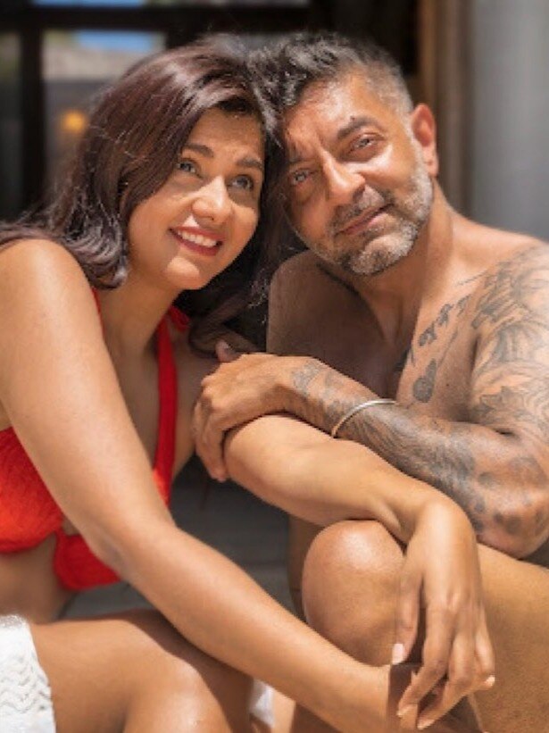 बिकिनी में दलजीत, पति संग हुईं रोमांटिक, फैंस बोले- नजर ना लगे