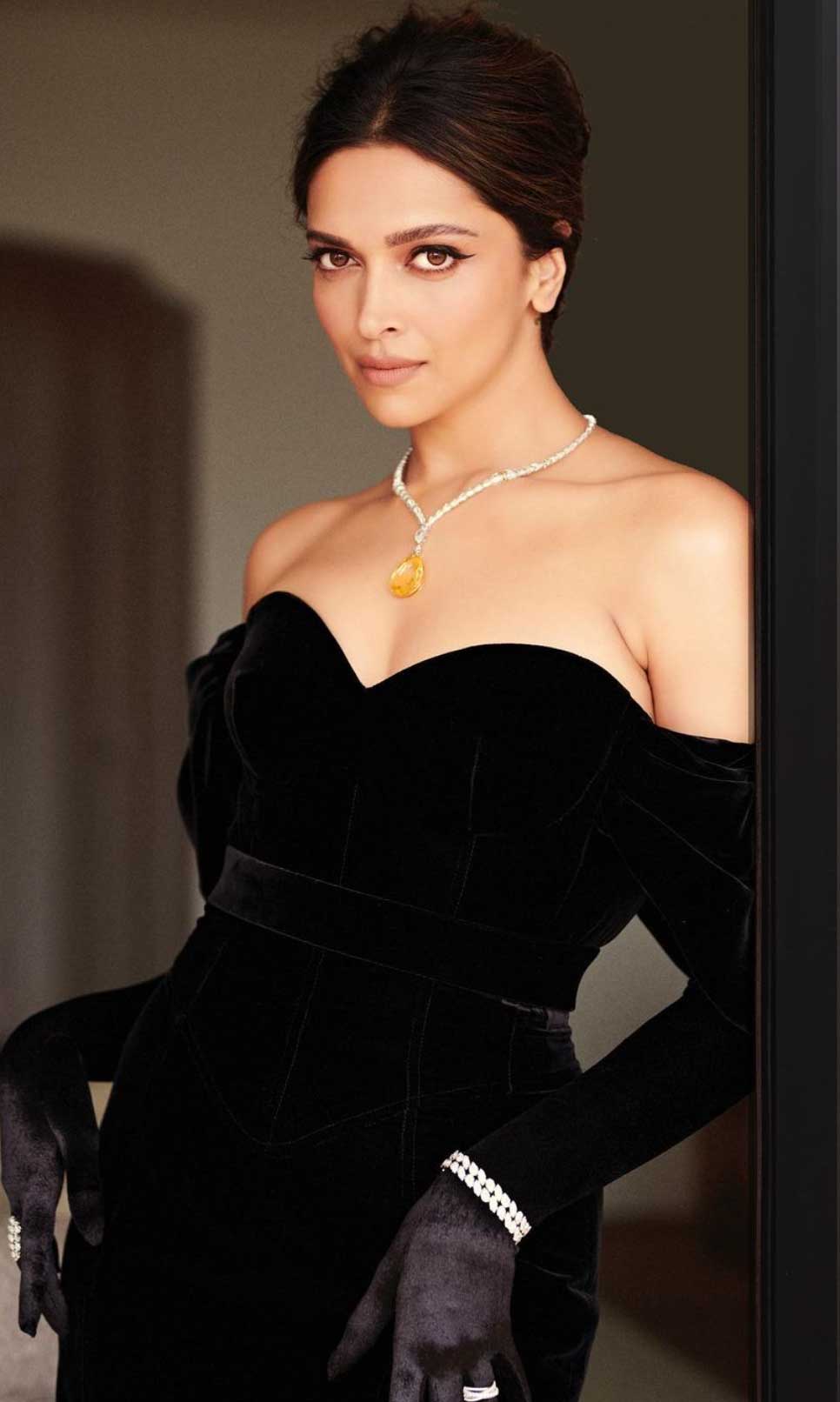 deepika padukone black outfit