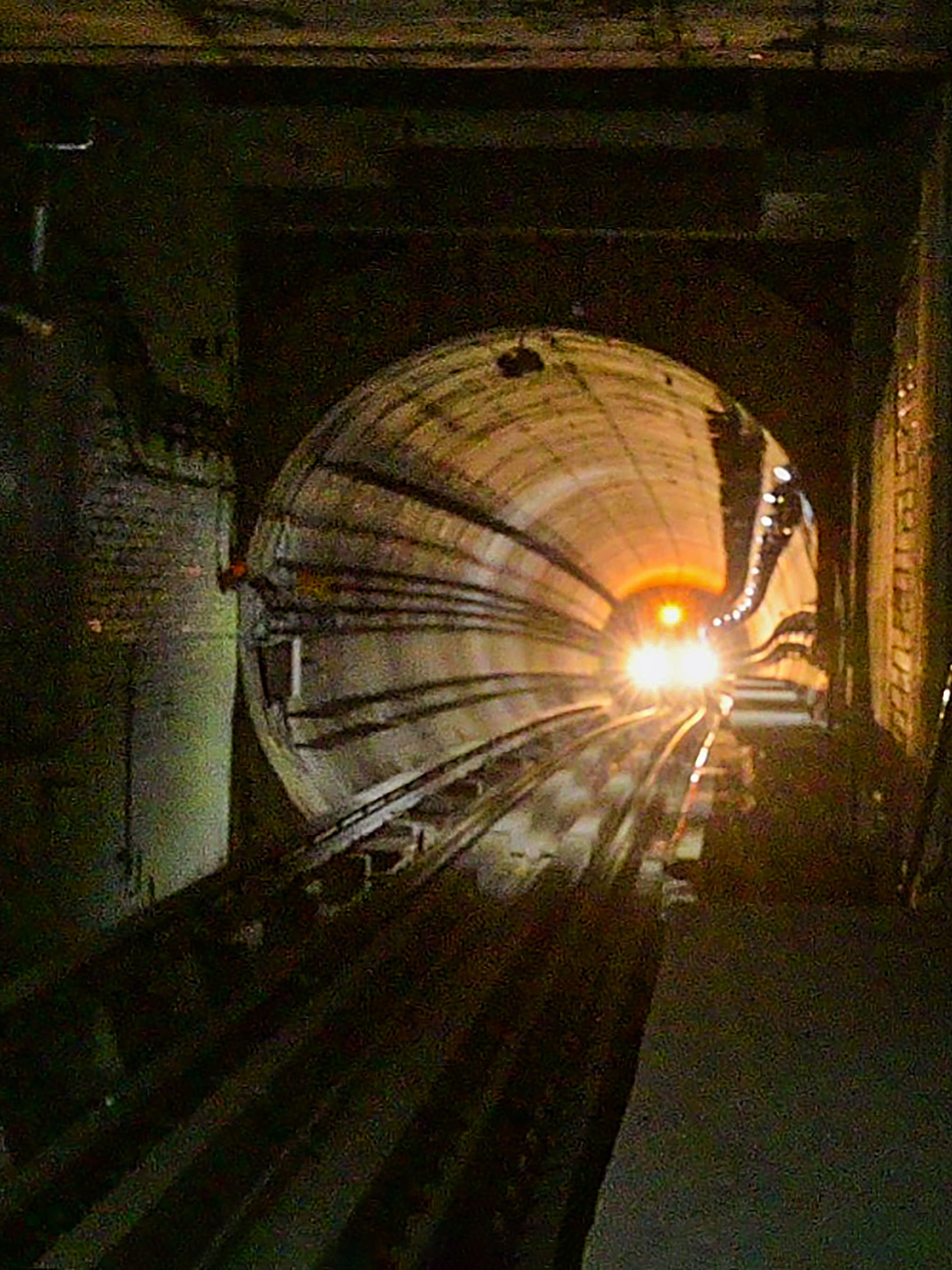 কতটা গভীরে চলবে 'আন্ডারওয়াটার মেট্রো'?