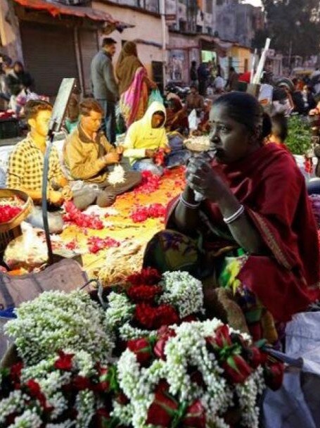নববর্ষের আগে ৩ গুণ বেড়েছে ফুলের দাম