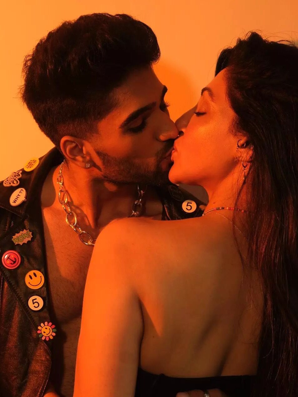 10 साल बड़ी गर्लफ्रेंड संग टूटा एक्टर का रिश्ता, चर्चा में रहा था लिपलॉक! 