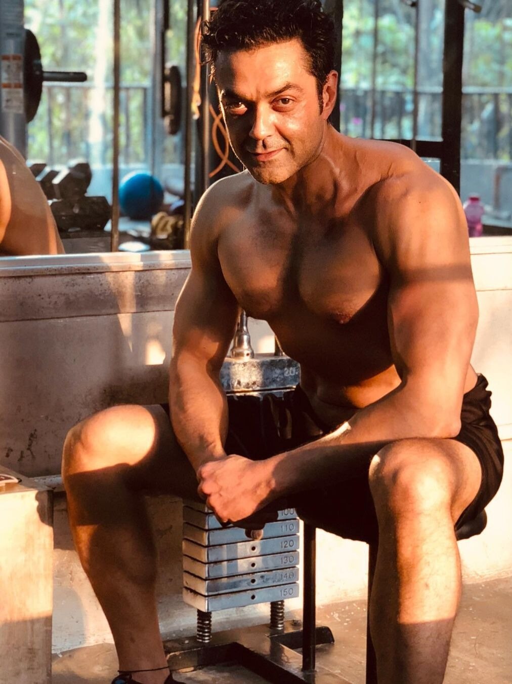 54 की उम्र में जिम में पसीना बहा रहे बॉबी देओल, कभी शर्टलेस ना होने की खाई थी कसम