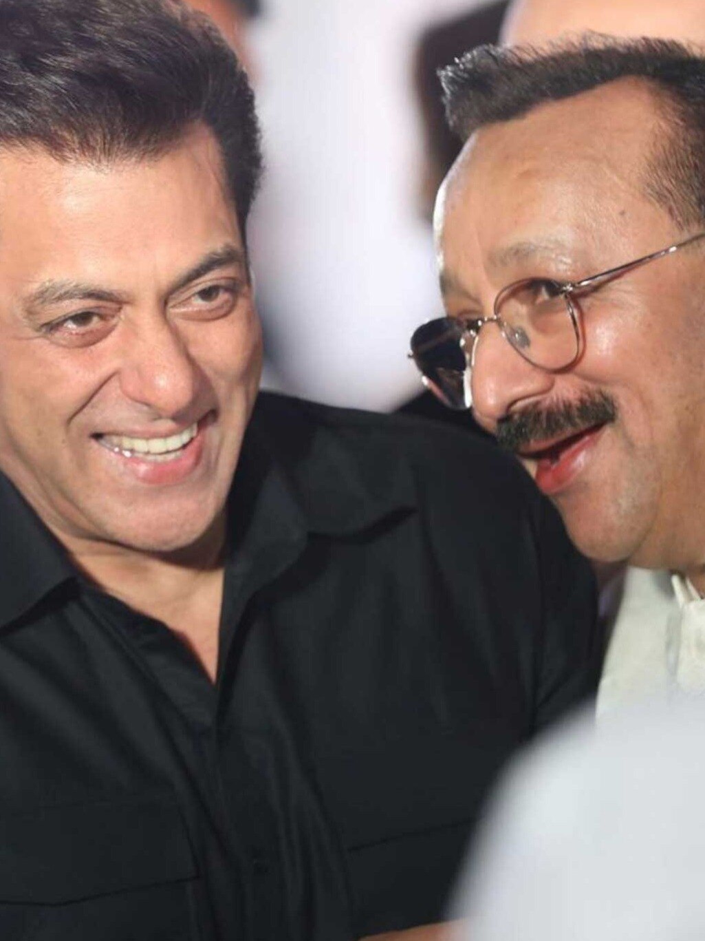 Baba Siddique's Iftaar party: Salman, Shah Rukh Khan, Bigg Boss winner MC Stan, other Bollywood stars in attendance before Eid-Ul-Fitr