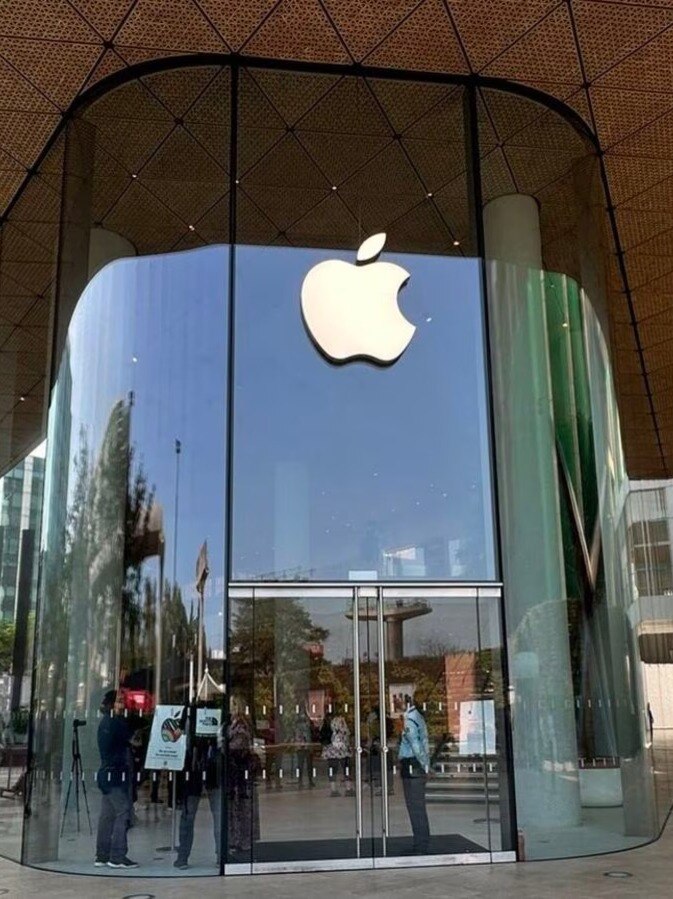 Apple CEO Tim Cook opens India’s first Apple Store, Apple BKC, in Mumbai 